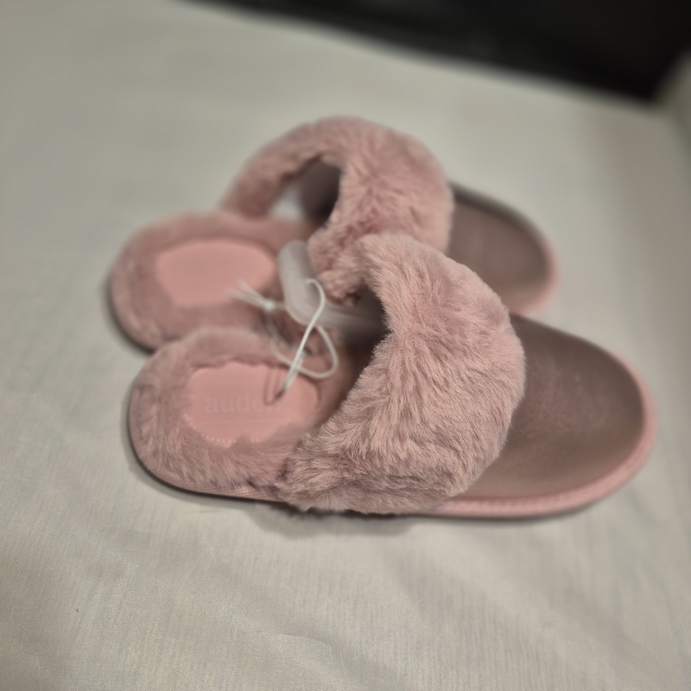 Pink Fuzzy Slippers - Picture 4 of 9